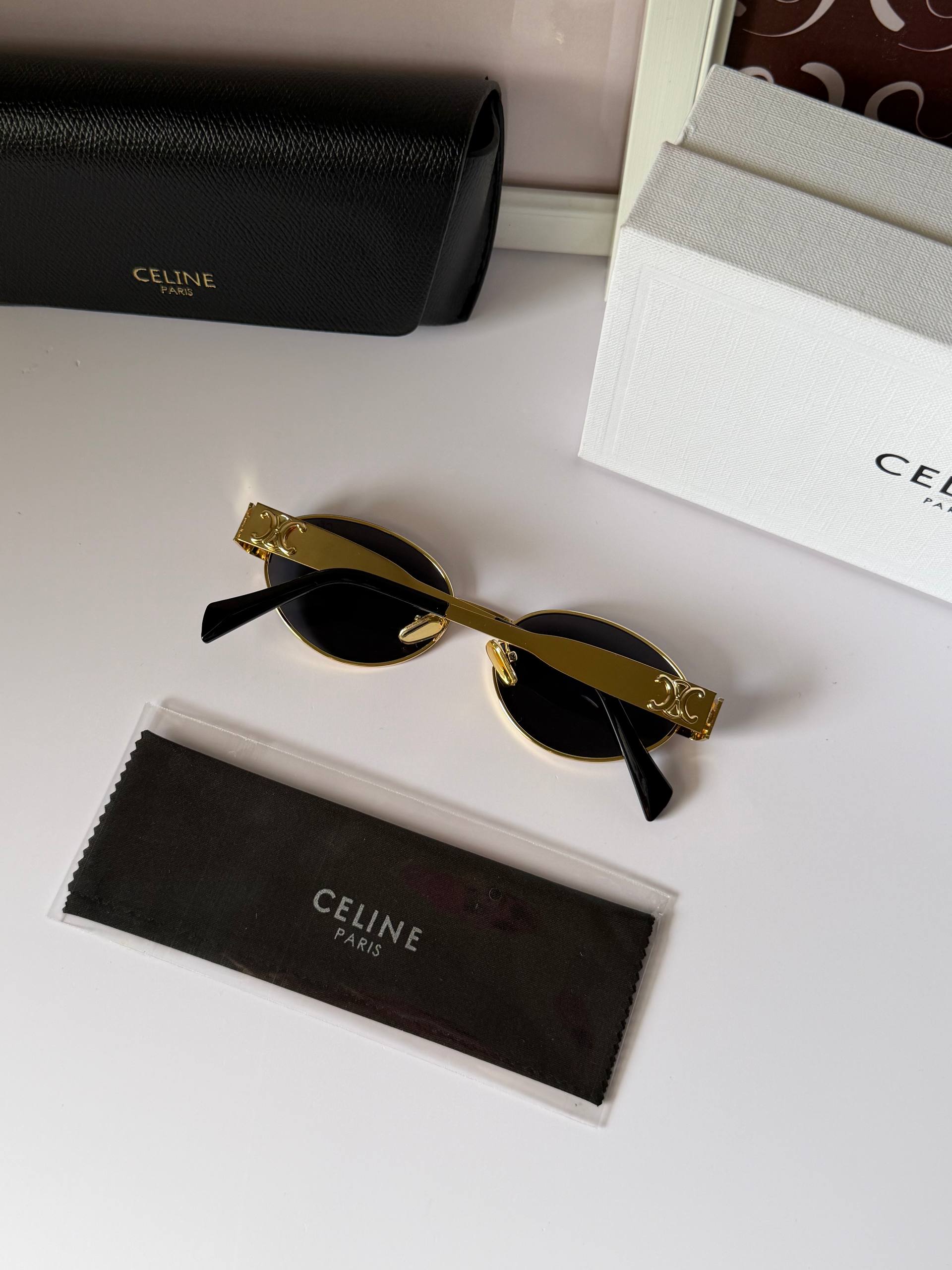 CELINE Gold Round✨