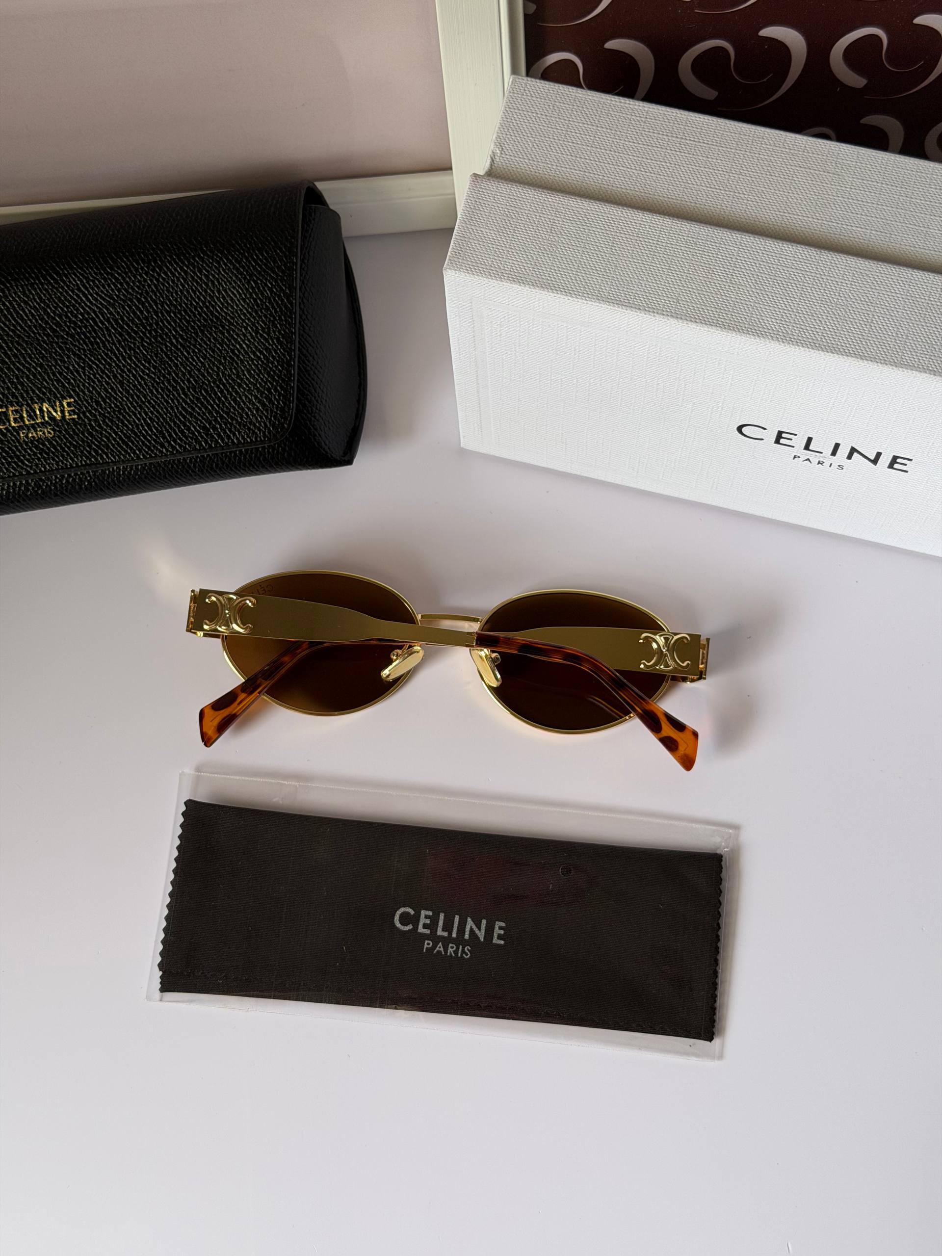 CELINE Gold Round✨